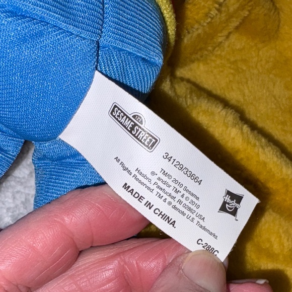 Hasbro Sesame Street Ernie Plush with Gold Blanket lovey security - Picture 6 of 7